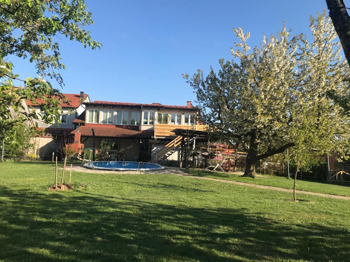 Helle, Offene Dachgeschosswohnung Mit Terrasse Oberloisdorf Eksteriør billede
